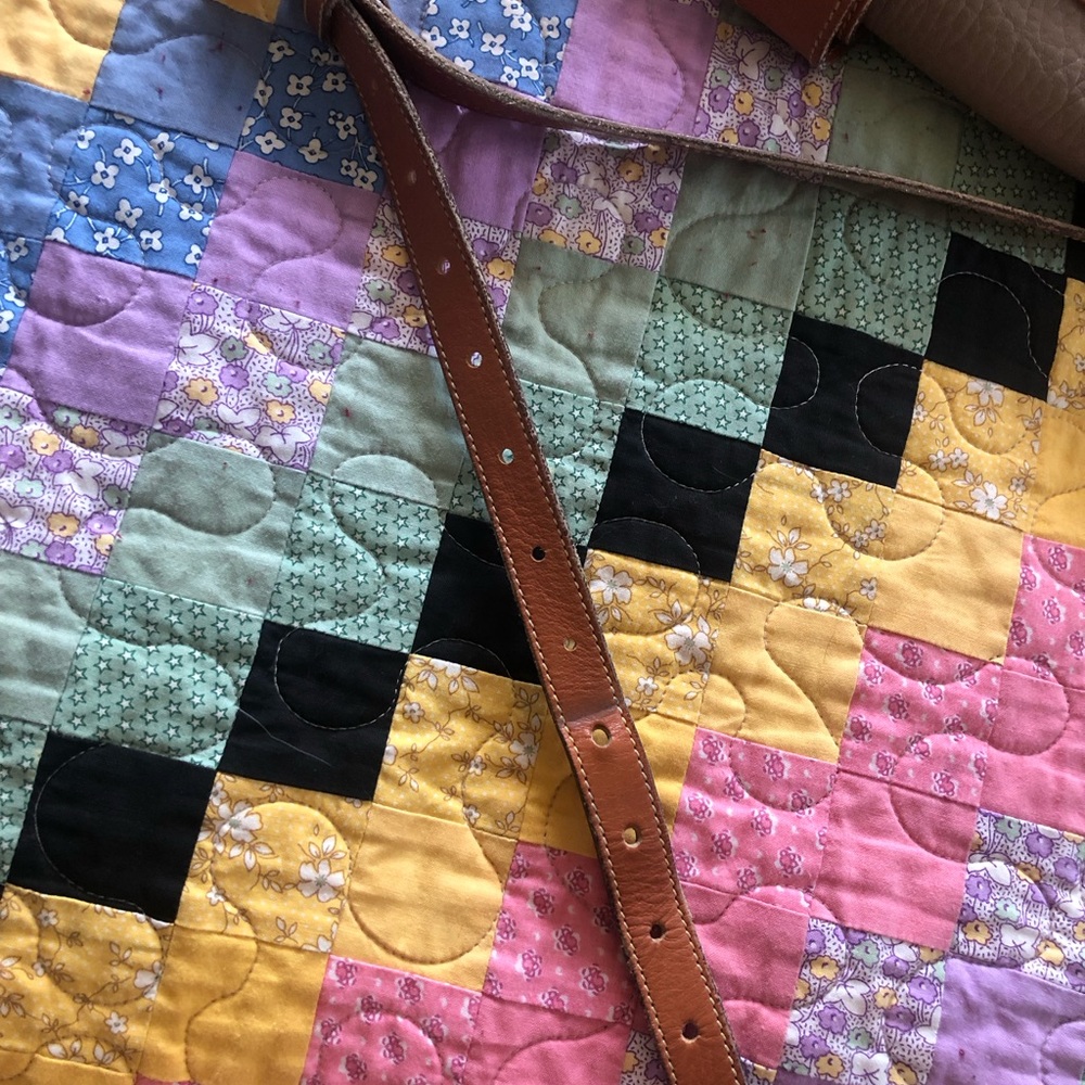 Dooney & Bourke | Vintage All Weather Pebbled Soft Leather Handbag - Picture 14 of 14